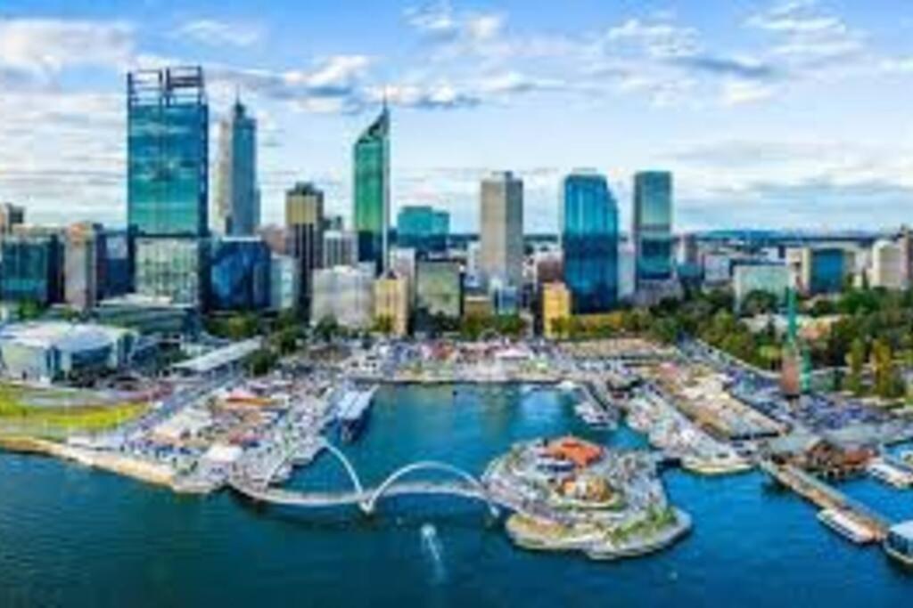 In The City Perth 1B1B Pool And Nice View Екстериор снимка