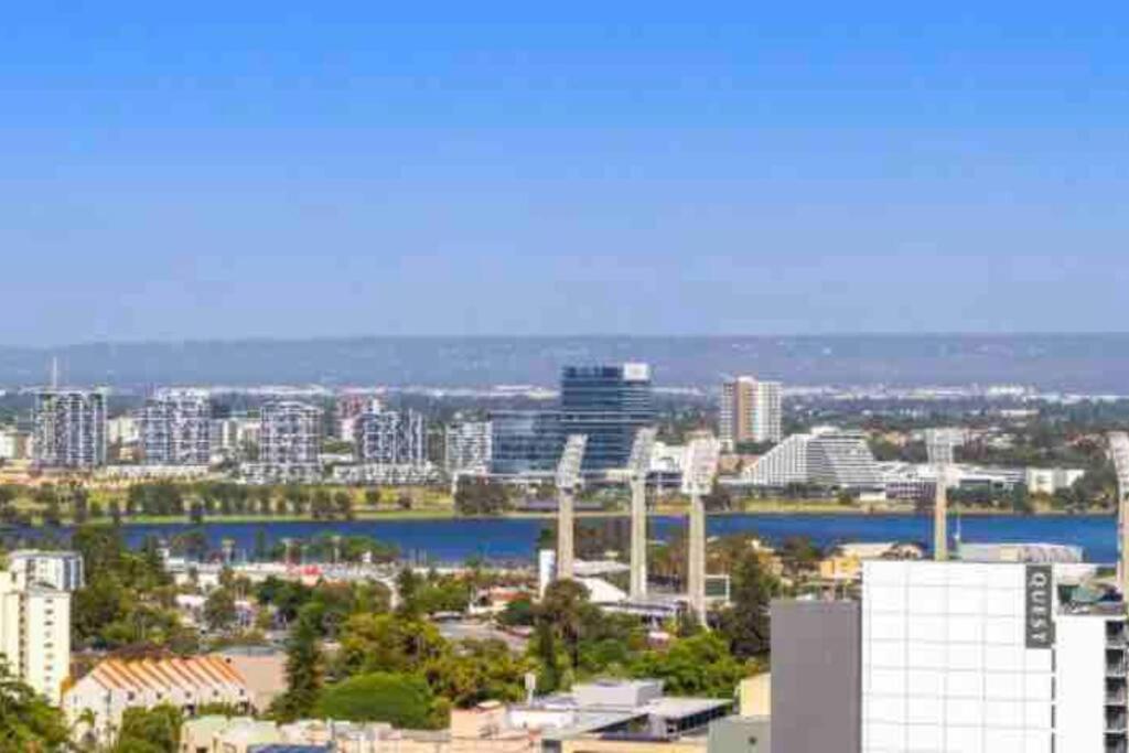 In The City Perth 1B1B Pool And Nice View Екстериор снимка