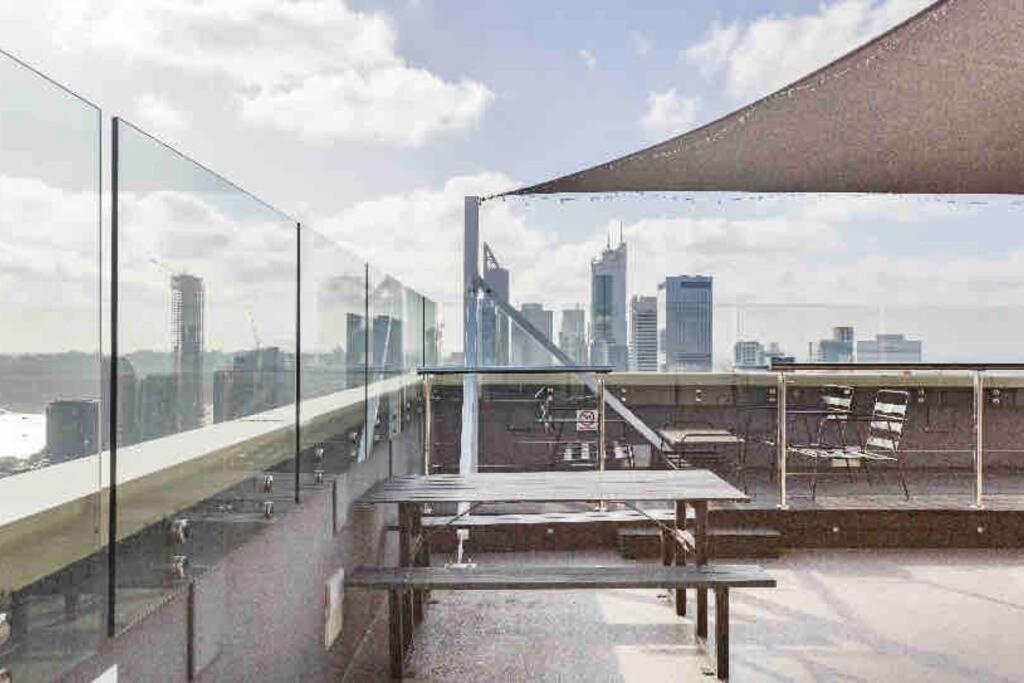 In The City Perth 1B1B Pool And Nice View Екстериор снимка